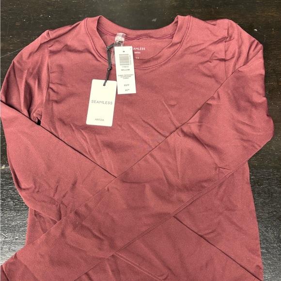 Aritzia Seamless Women's Long Sleeve Top - Maroon and Short Sleeve Crop White - Picture 2 of 3